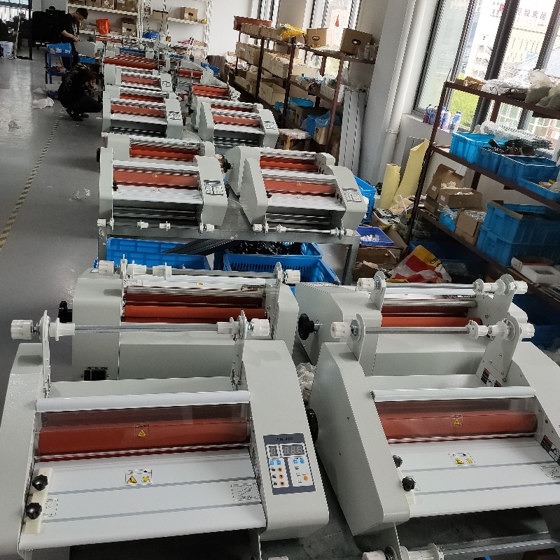 Máquina laminadora de rollos de laminación en caliente FM380