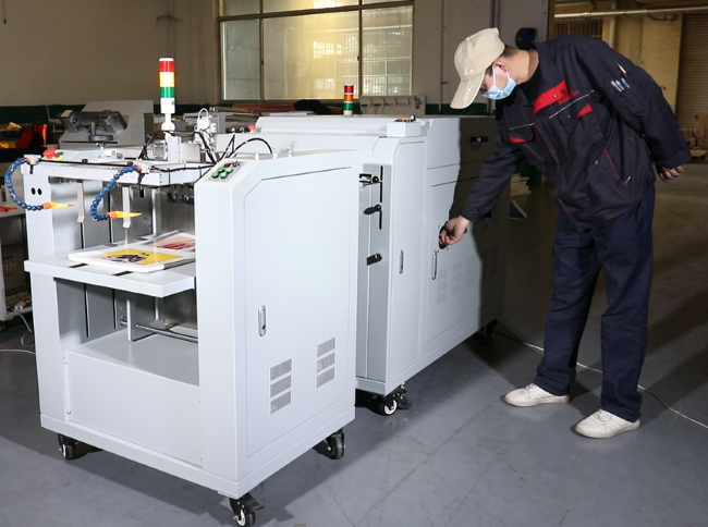 Gluing Machine
