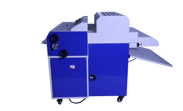 Máquina de recubrimiento UV manual