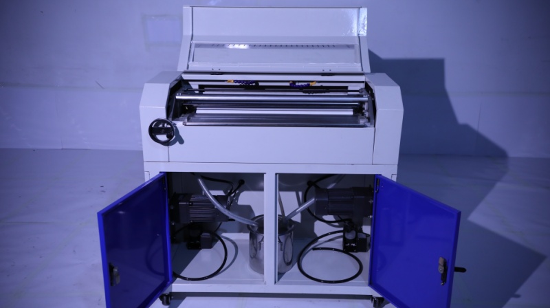Aqueous flood coating machine Aqueous flood coating machine